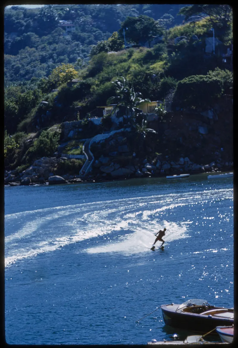 Water Skiing in Acapulco, 1954 (Toni Frissell)